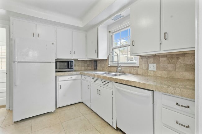 Photo - 3836 Woodmont Rd