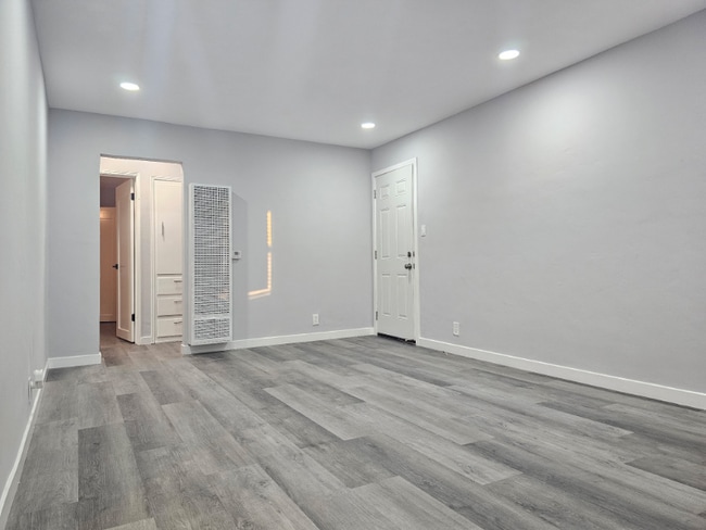 Photo - 3211 W 132nd St