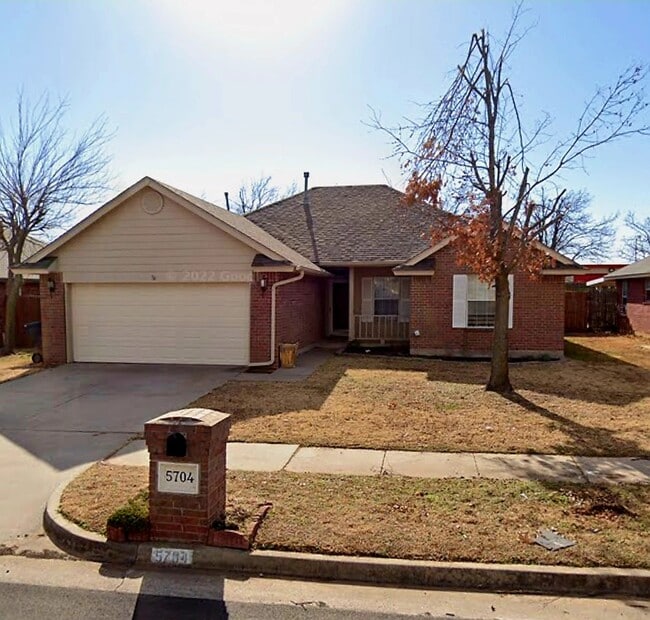 Front view Winter time - 5704 SE 87th St