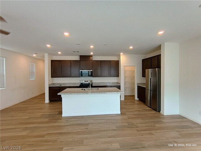 Photo - 9158 Surrey Wood St