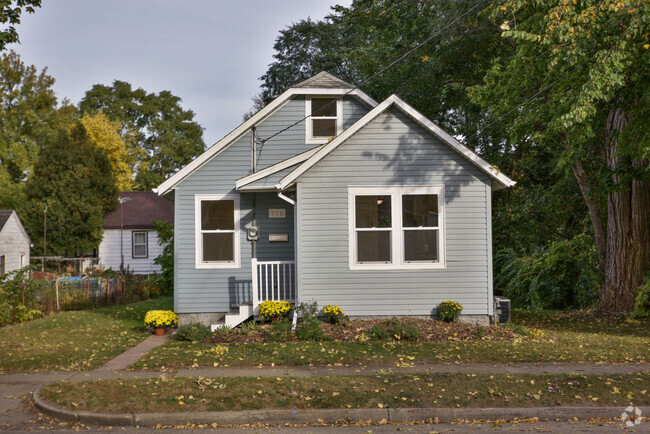 Building Photo - 928 7th Ave NW Rental