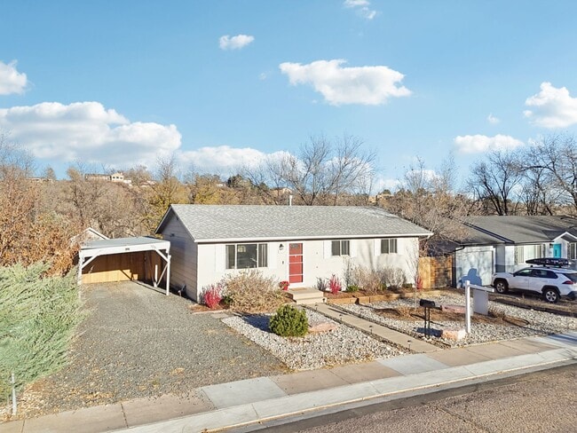 Photo - 5 Bed Beauty on West Side! Bigger than it looks!