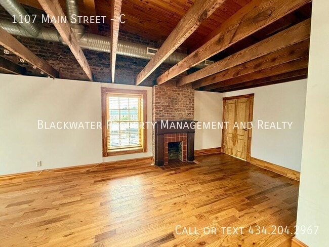 Photo - 1107 Main St Unidad C