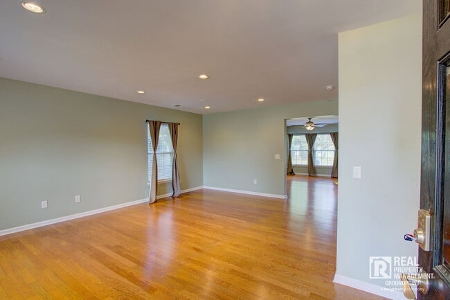 Photo - 130 Decatur Dr