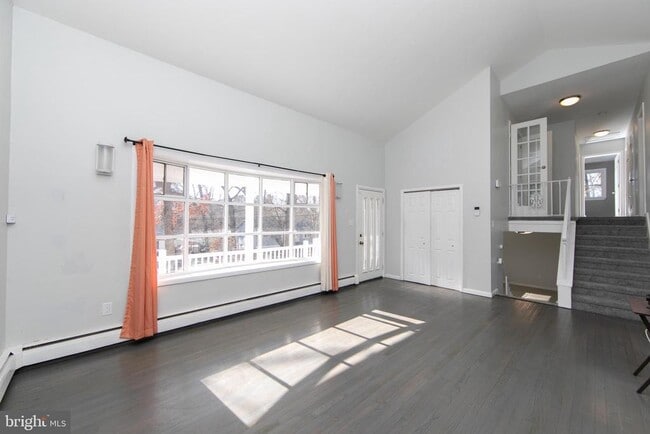 Photo - 332 Woodbine St