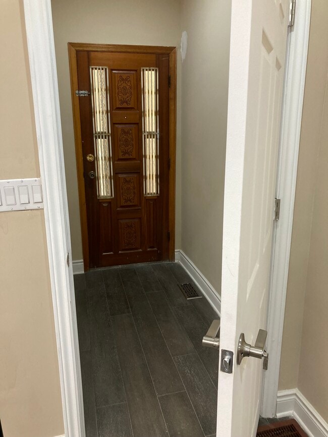 Photo - 1203 Dufferin St