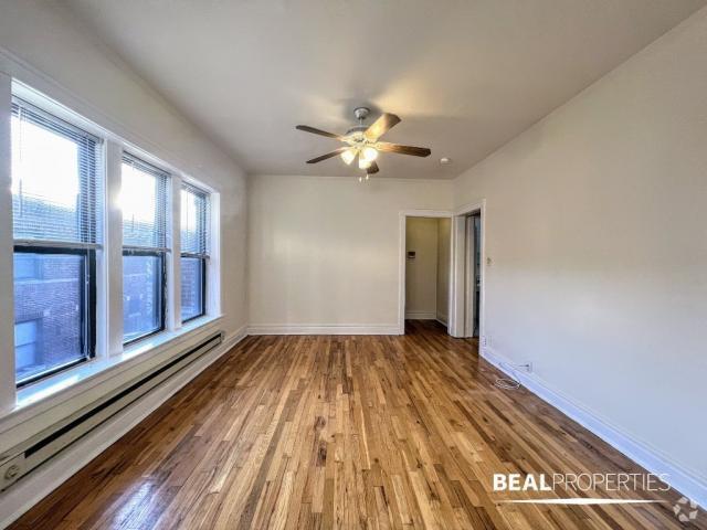 Building Photo - 1 bedroom in CHICAGO IL 60613 Unit E3 Rental