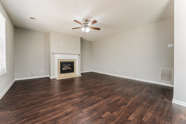 Photo - 4445 Feather Way