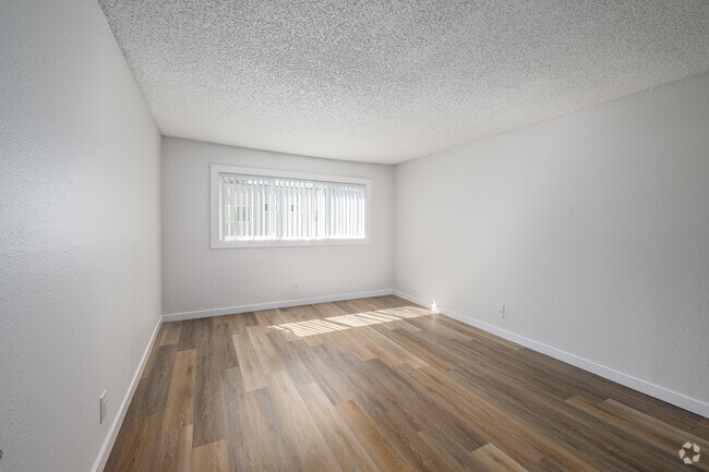 1BR, 1BA - 695SF - Primary Bedroom - Citrus Gardens