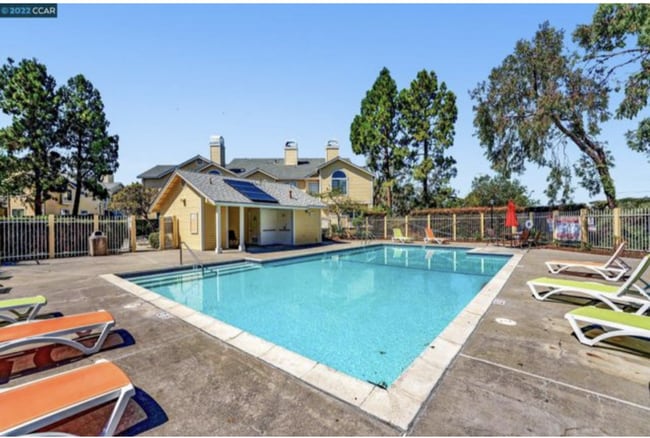 Photo - 807 Devonwood