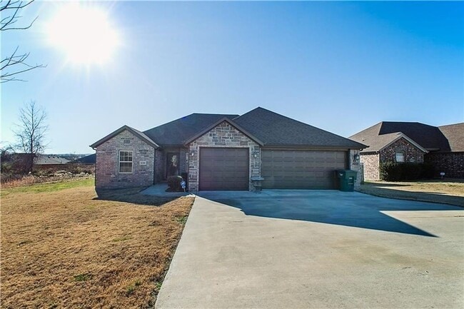 Photo - 3 bedroom in sought after West side of Fayetteville