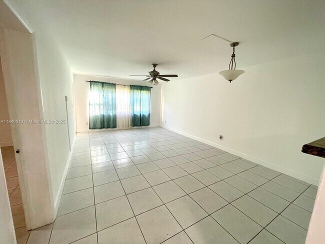 Photo - 1540 NE 191st St Unit 102