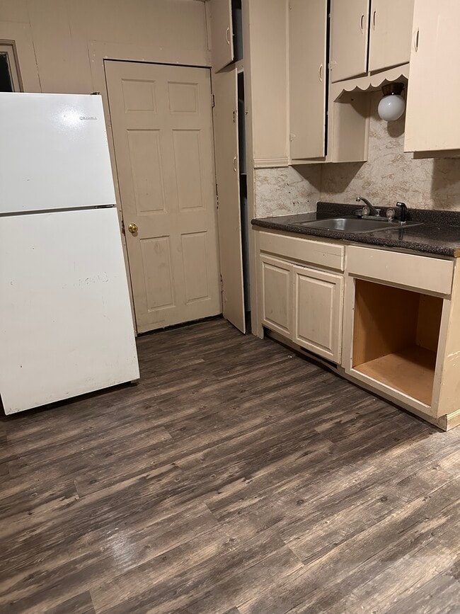 Photo - 421 Balsam St