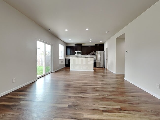 Photo - 2665 Link Ave