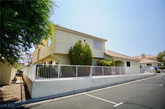 Building Photo - 733 Anne Ln Unit 66F