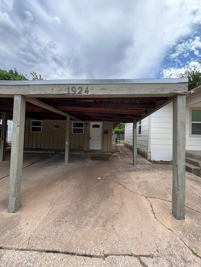 Building Photo - Large 1 Bed 1 Bath Apt in Aurora Add NW OKC