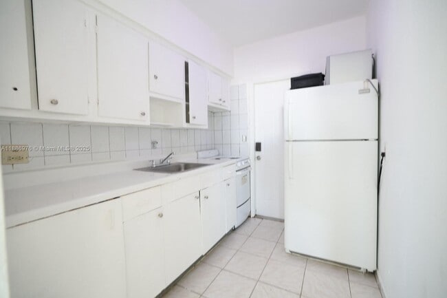 Building Photo - 770 83rd St Unit 3