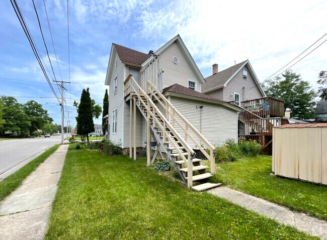 Building Photo - 402 E Jackson St Unit 2 Rental