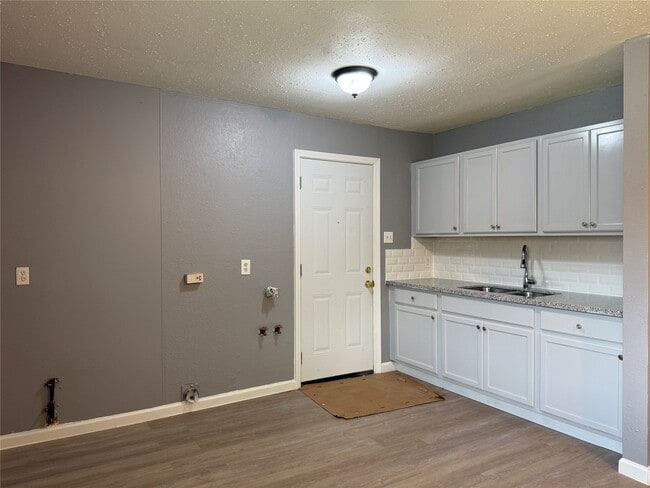 Photo - 8010 Roswell St