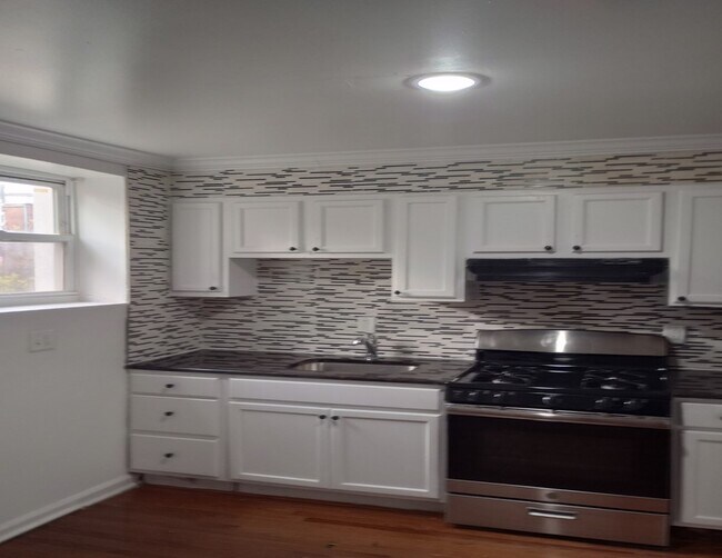 Photo - 752 N 40th St