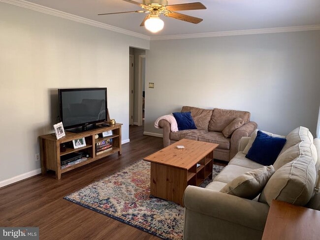 Building Photo - 3010 Strathmeade St