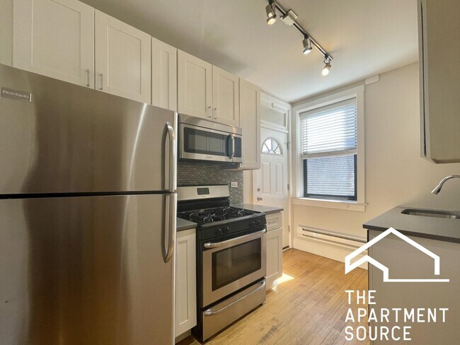 Photo - 2331 N Rockwell St Unit 2