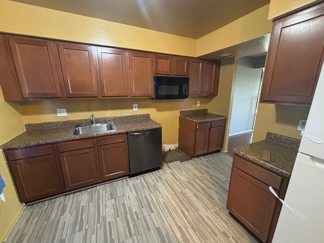 Photo - 2 Bedrooms Plus Den