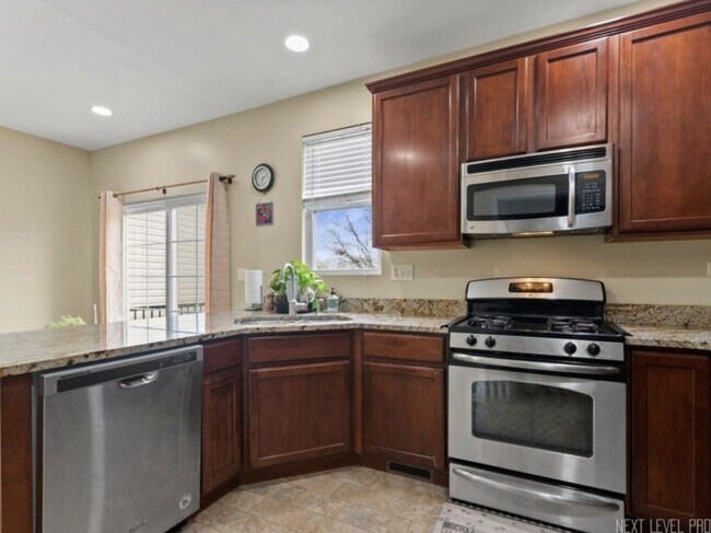 Photo - 508 Grosvenor Ln