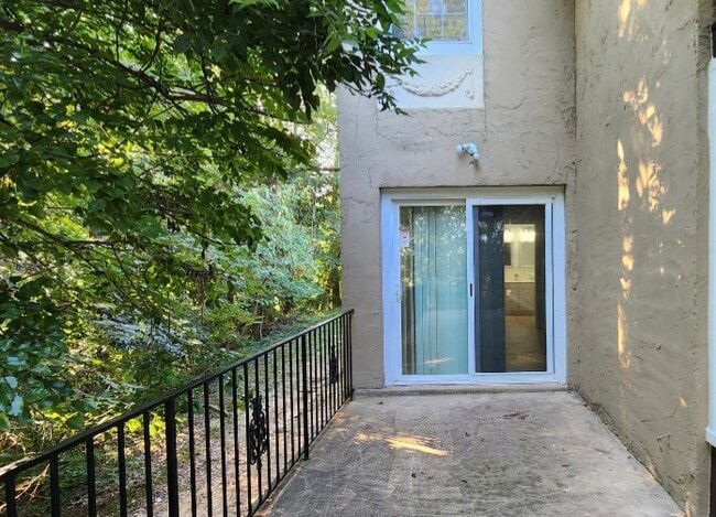 Photo - 17651 Graham St
