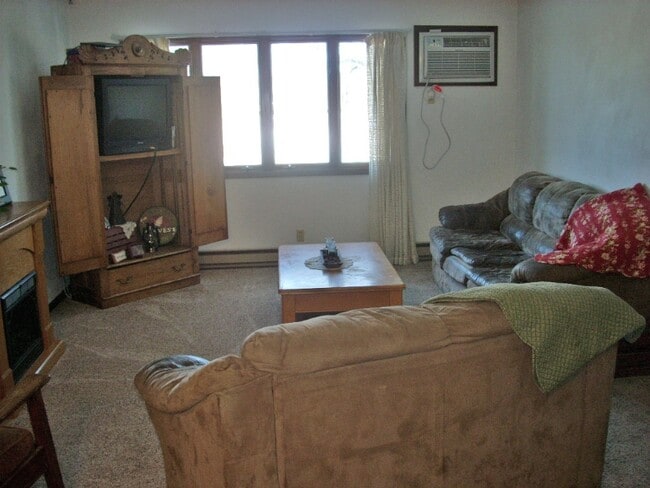 Photo - 425 W Maine St