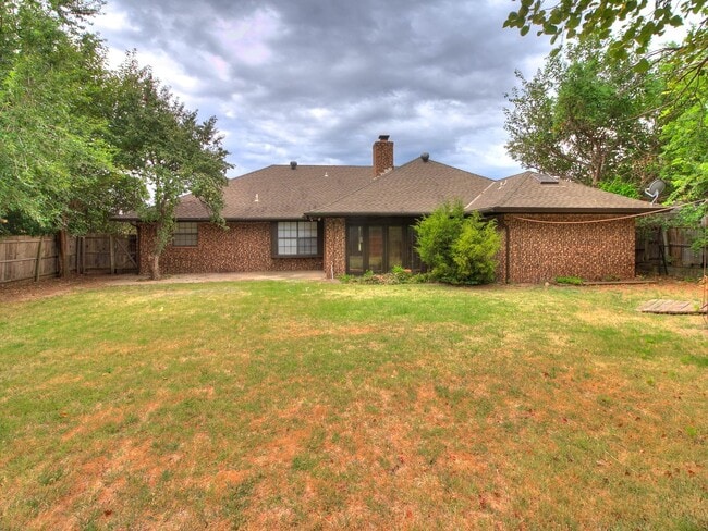 Photo - Large Corner Lot - 4 Bed/2.5 Bath + Study - 1 mile from PC North High School