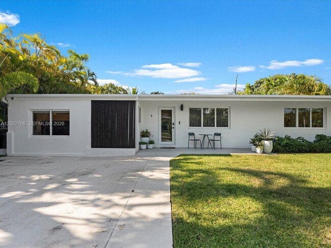Photo - 1945 Alamanda Dr
