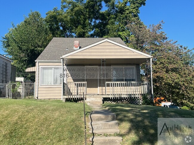 Building Photo - Home in NE with HUGE Primary Bedroom!