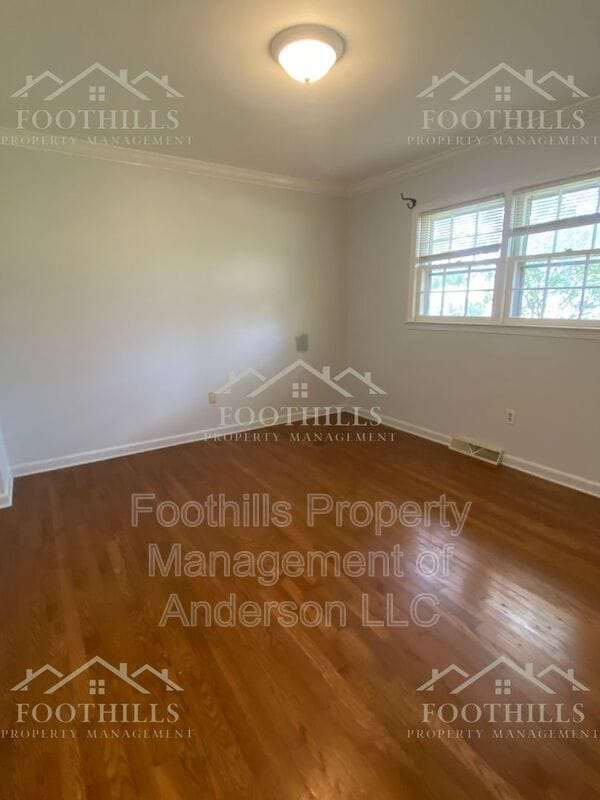 Photo - 102 Windemere Way