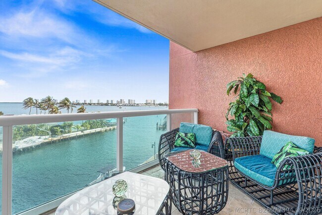 2650 Lake Shore Dr Unit 401