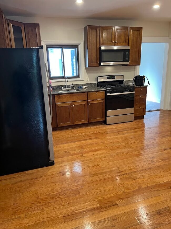 Kitchen - 82 Chestnut St Unit 1