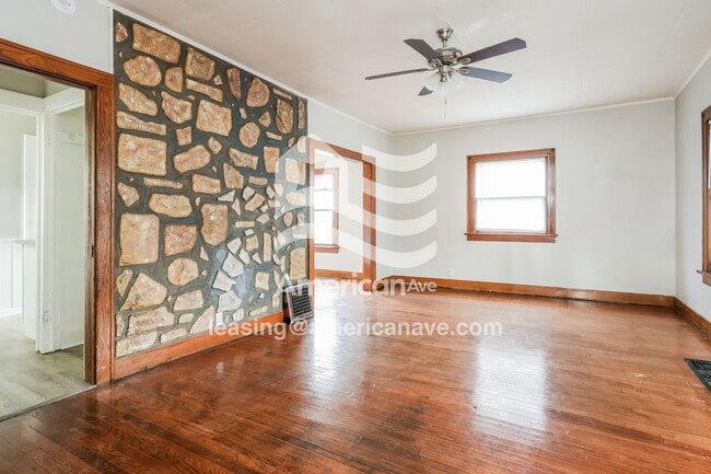 Photo - 522 E 3rd St