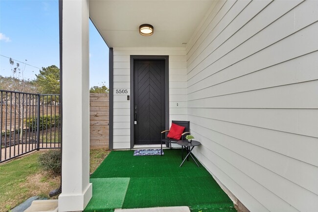 Building Photo - 5505 Oakmont Villas Dr