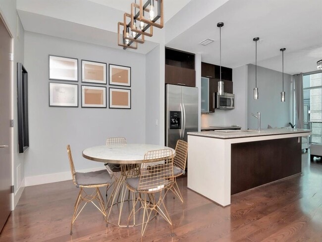 Photo - 111 N 12th St Unidad 1821