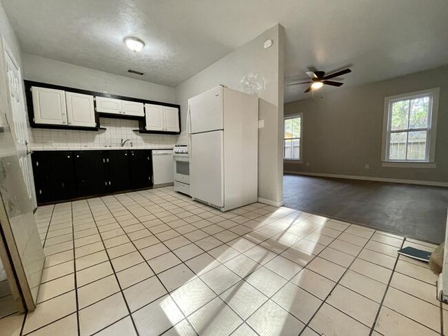 Photo - 820 NW 1st Pl