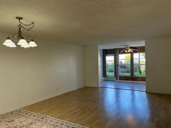 Photo - 25 Abbey Ln Unit 104