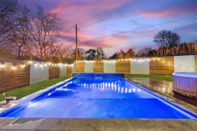 Building Photo - 4800 Vinson Dr