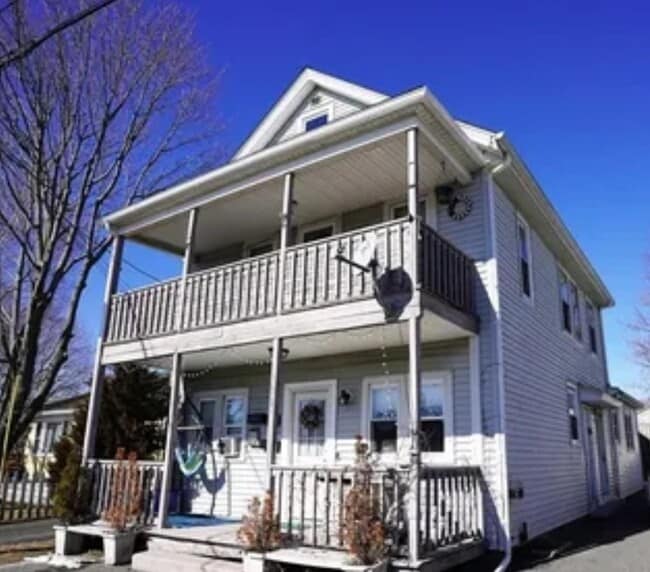 Building Photo - 55 Railroad Ave Unit 1 Rental
