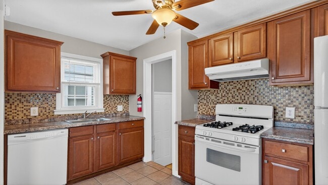 Photo - 648 Mayflower Ave