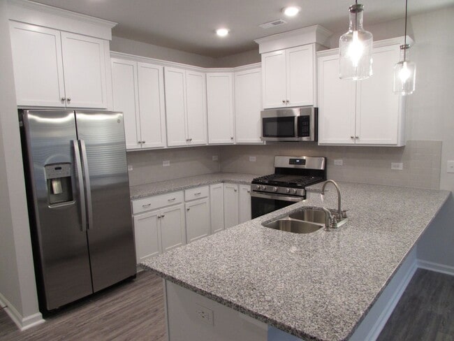 Photo - Spacious 4 Bedroom/ 3 Bathroom Home in Lovely Terrell - 2 Car Garage - Washer/Dryer and Lawn Main...