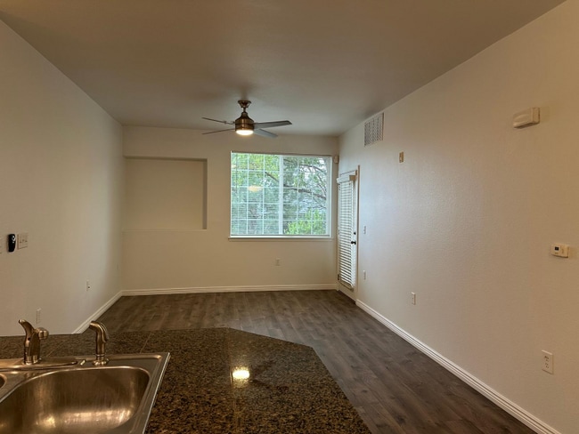 Photo - 2672 S Cathay Way Unidad 103