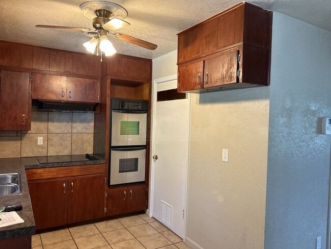 Photo - 307 Currie Ave