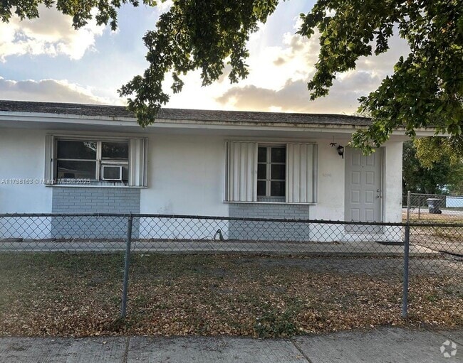 Building Photo - 6300 Pierce St Unit 1 Rental