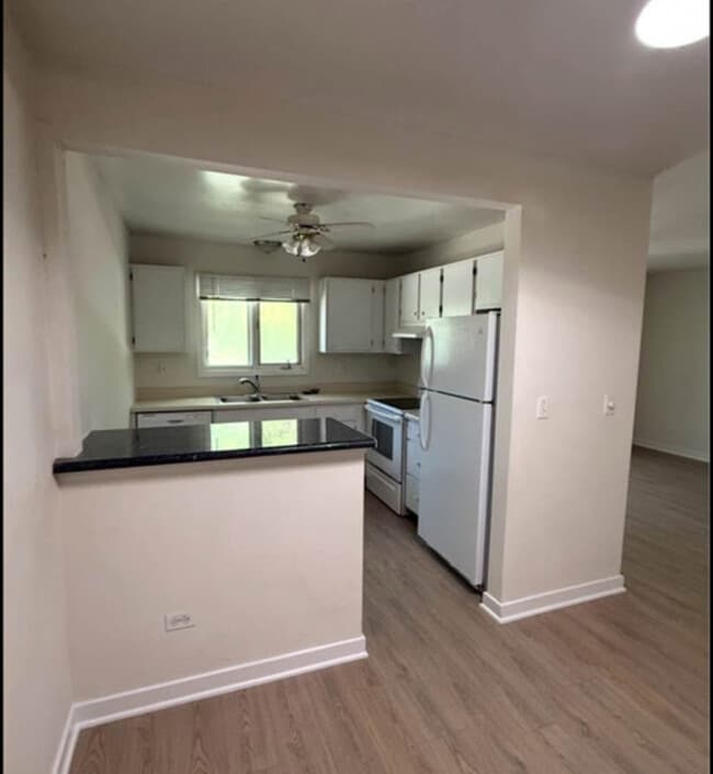 Photo - 133 E Winchester Rd
