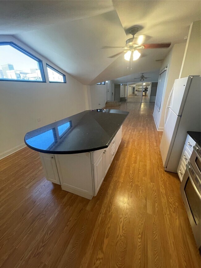 Photo - 2110 Chenevert St Unidad True